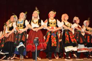 Prepletanje plesa in petja različnih kultur 8